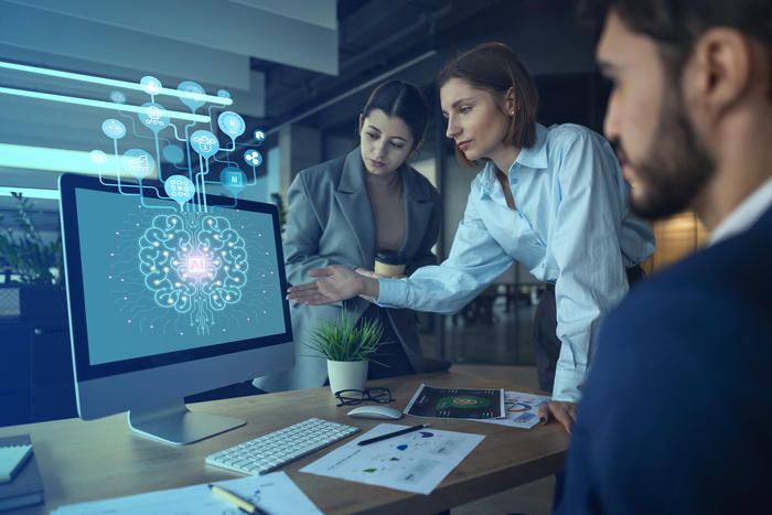 Equipe utilizando tecnologia de IA nas tarefas do dia a dia.