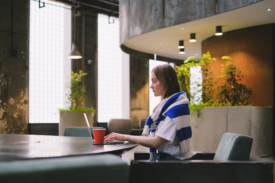 Espaço de trabalho silencioso para concentração e relaxamento